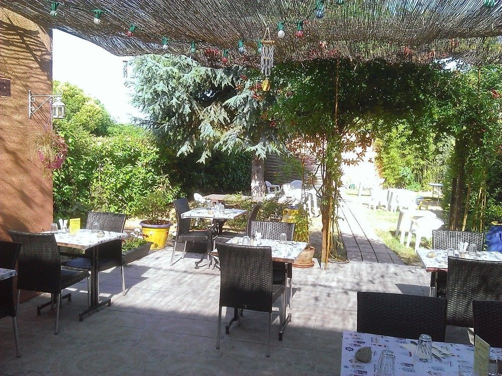 Hotel Amaya Ambares-et-Lagrave Экстерьер фото
